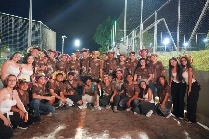 Estudiantes en el nocturnal 