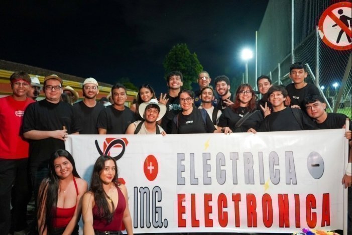 Estudiantes en el nocturnal 