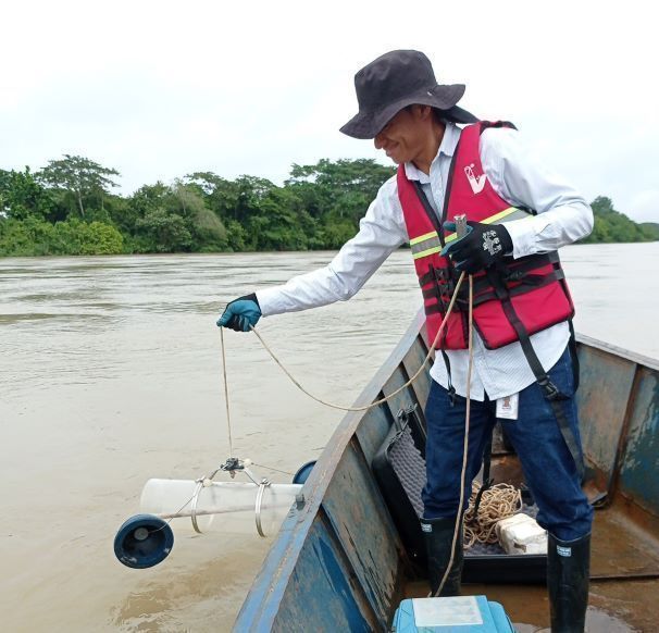 Monitoreo y aforo de caudal en cuerpos de agua lóticos
