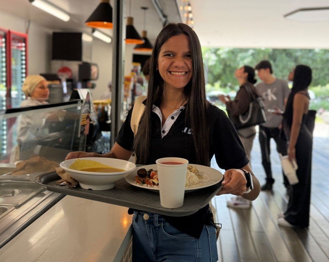 Beneficiaria Un almuerzo diario en la U