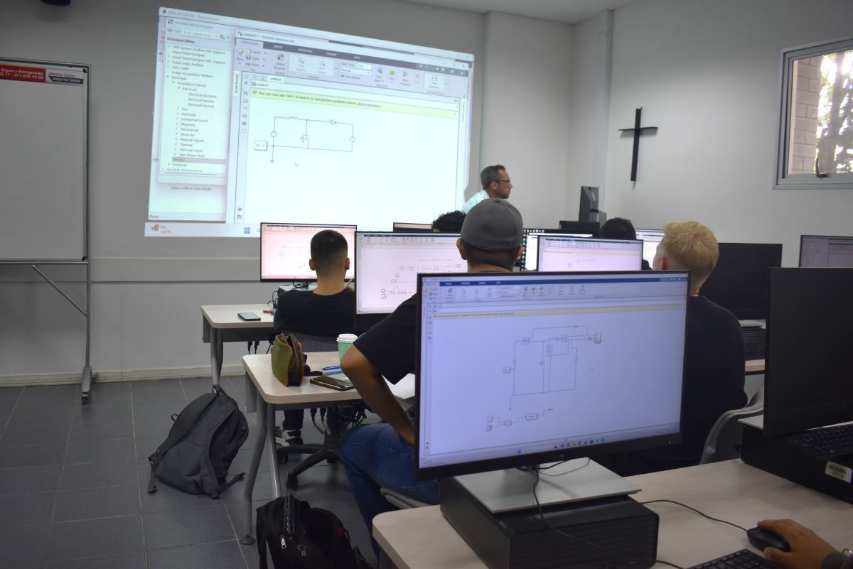 Electrónica de potencia sin fronteras: profesor alemán impulsa nuevo convenio UPB–Stralsund 