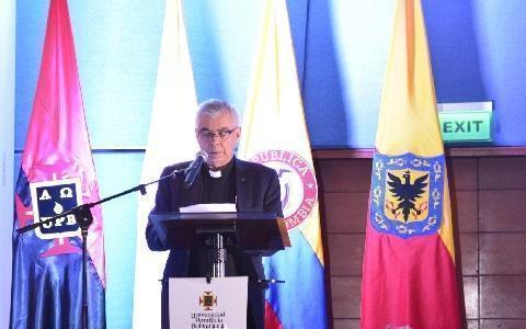 Rector brinda saludo de bienvenida a los egresados