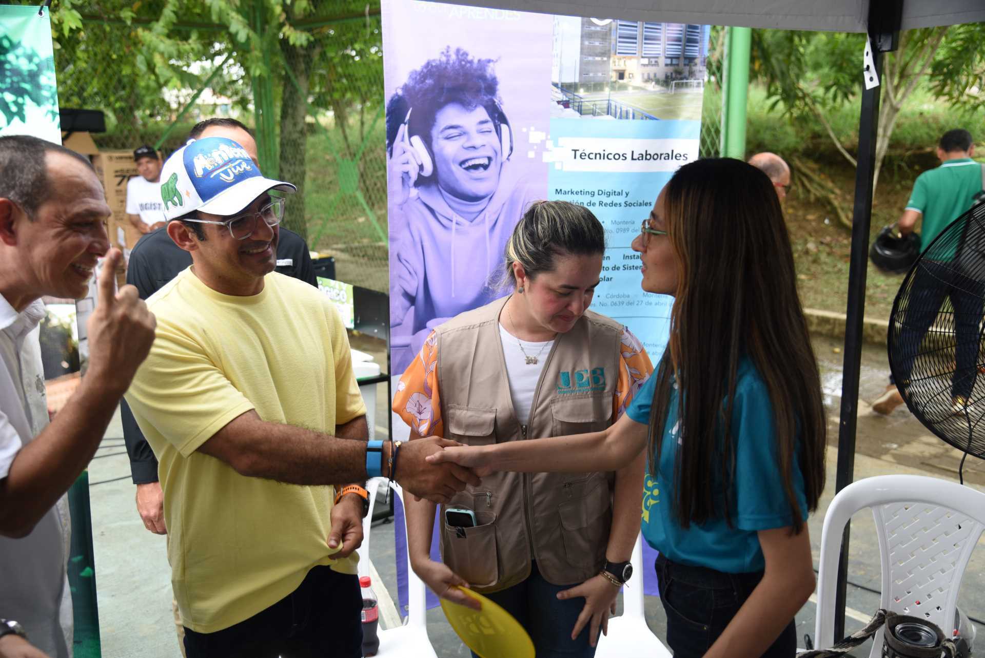 Alcalde de Montería, Hugo Kerguelén en la Feria Solidaria del Barrio Mocarí