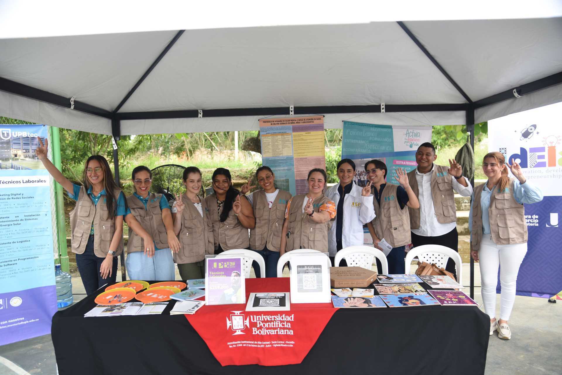 Feria Solidaria UPB en el Barrio Mocarí