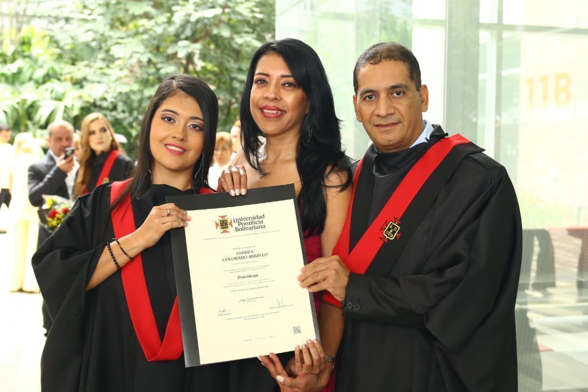 Graduación estudiante de psicología.