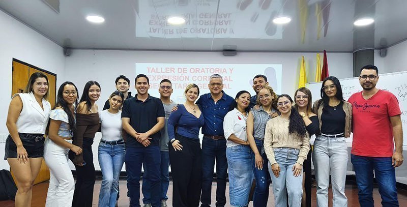 Primera sesión del Programa de Proyección Profesional, técnicas de vocalización, expresión corporal y dicción.