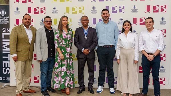 De izq. a der: Juan Manuel Rubio-coord.Palmipilos, Jimmy Quintero-director de docencia UPB, María Fda. Prada-BID, Pbro. Raúl Jordán-Rector UPB, Óscar Escobar-Alcalde de Palmira,Daniela Reina-Cooperación Internacional Palmira y Mario Urresta-SEM