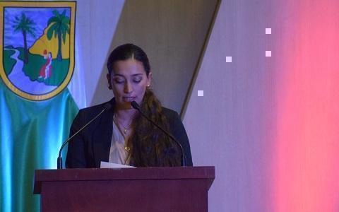 Natalia Uribe, directora de la Editorial, hablando durante el reconocimiento a los Autores Bolivarianos 2016