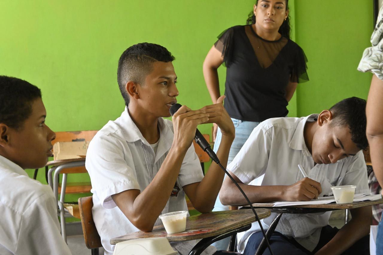 Grupos focales a estudiantes de Instituciones Educativas (IE) para conocer las opiniones y conceptos sobre la salud mental.